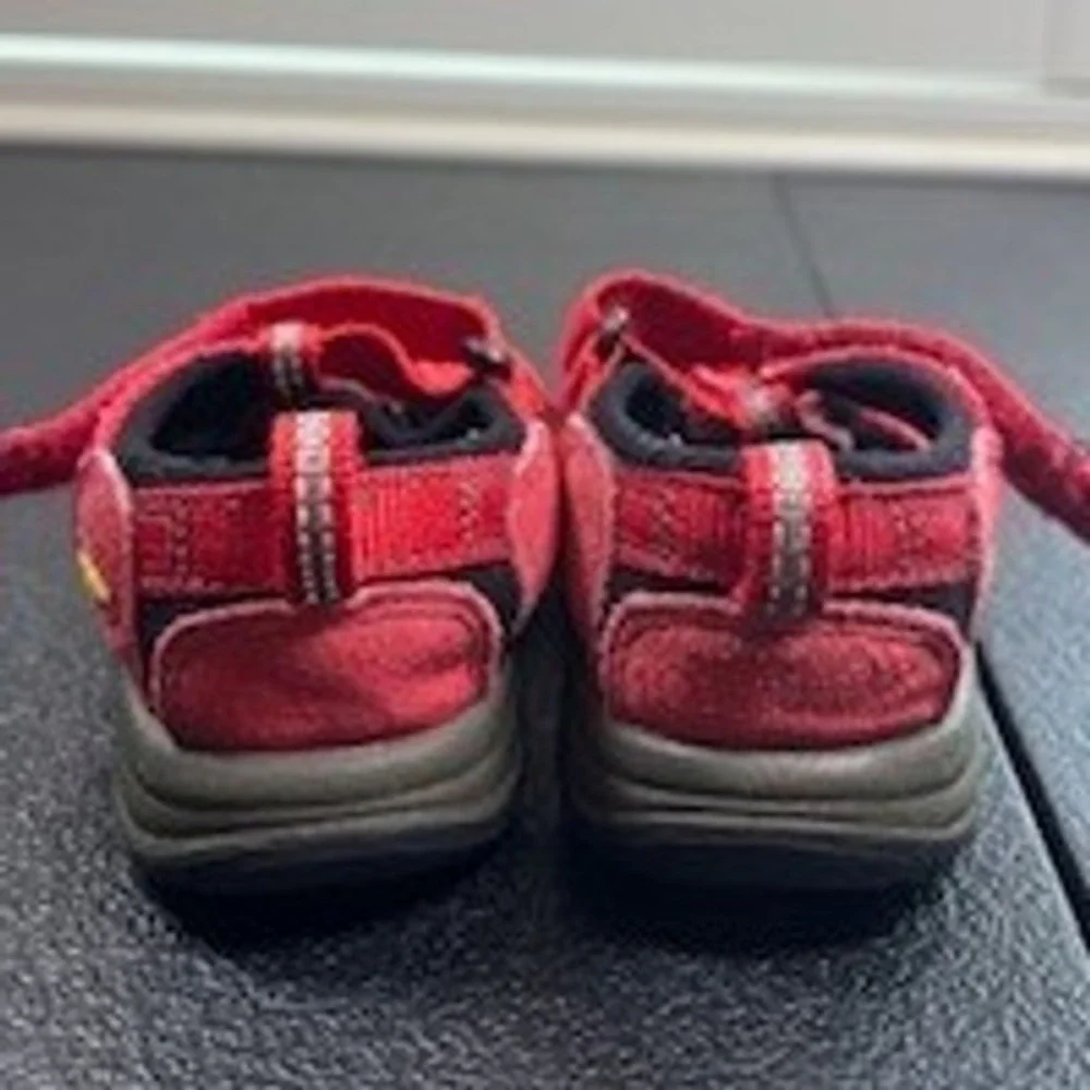 Keen Newport H2 Kids Sandals Red Black Water Shoes Baby Size 4 Infant Toddler